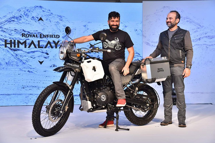 Khi mẫu "xế phượt"  Royal Enfield Himalaya 2016 còn chưa “nóng máy” tại thị trường Indonesia và Ấn Độ, mẫu xe này lại tiếp tục được hãng xe máy Royal Enfield giới thiệu tại thị trường Úc với mức giá 5.207 USD (khoảng 110 triệu đồng), đã bao gồm các loại thuế.